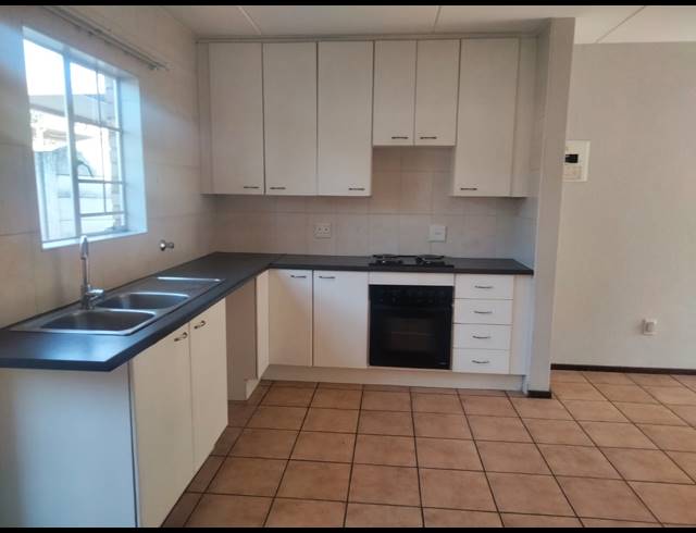 2 BEDROOM TOWNHOUSE FOR SALE IN SONNEGLANS